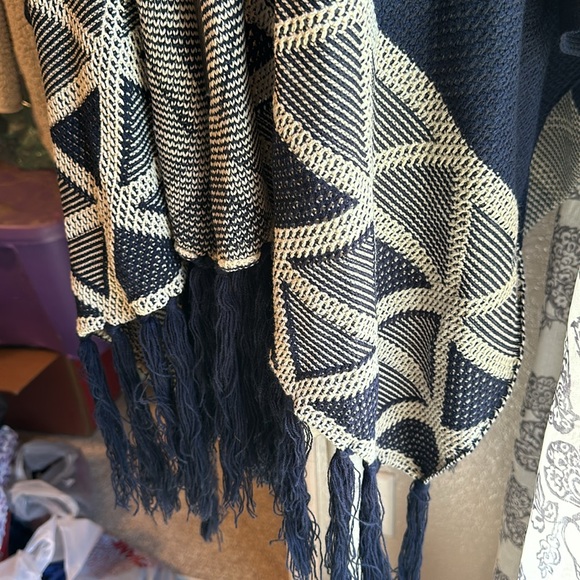 Roffe Accessories One Size tasseled Kimono - Picture 3 of 5